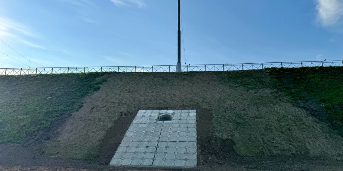 Дамбу Октябрьского моста полностью восстановили