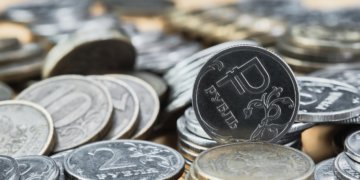 ВТБ: россияне сохранили тренд на накопления в июле