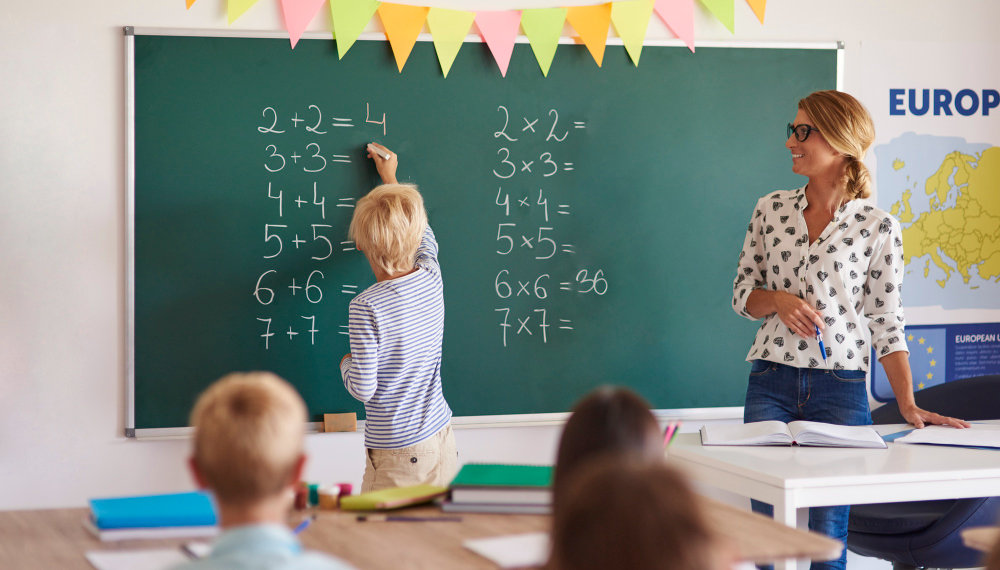 В Новосибирской области зафиксировали самый высокий спрос на учителей среди регионов Сибири