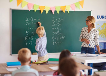 В Новосибирской области зафиксировали самый высокий спрос на учителей среди регионов Сибири