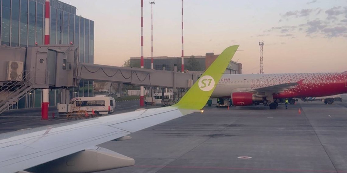 Семь пассажиров не улетели рейсом из Новосибирска в Сургут из-за овербукинга
