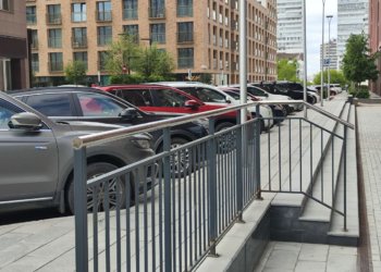 Новосибирским водителям запретили парковаться на четырех улицах на правом берегу