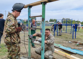 Жители села в Новосибирской области своими силами за 2 дня обновили стадион
