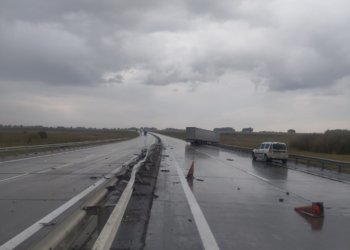 Водитель грузовика насмерть сбил троих дорожных рабочих в Новосибирской области