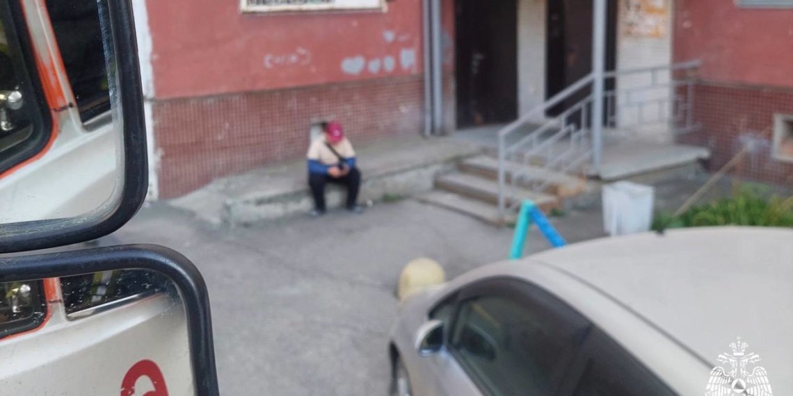 Электросамокат загорелся на балконе дома в Новосибирске