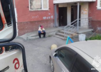 Электросамокат загорелся на балконе дома в Новосибирске