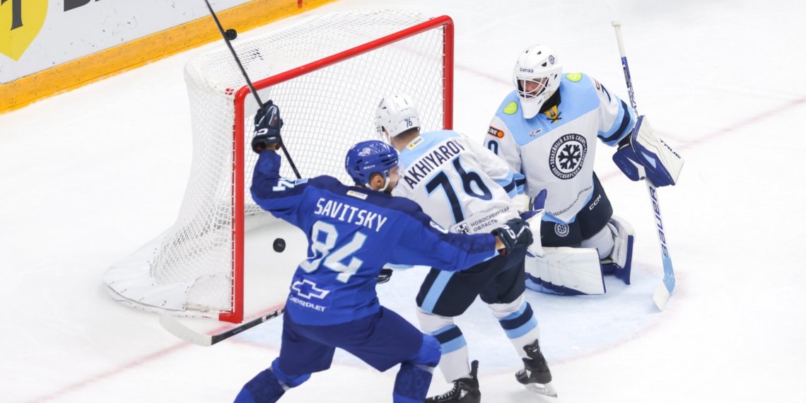 Хоккейная «Сибирь» в голевой перестрелке уступила «Барысу»