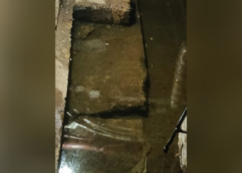 Подвал жилой многоэтажки затопило водой в Новосибирске