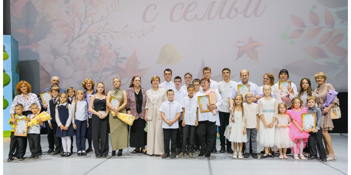 «Большая семья — это круто»: в Новосибирске прошёл праздник для замещающих семей «День опекуна – 2025»