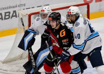 «Сибирские Снайперы» крупно уступили в дерби против «Омских Ястребов»