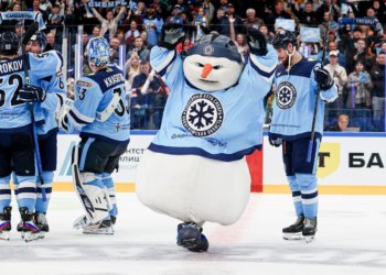 Хоккейная «Сибирь» одержала первую победу в новом сезоне КХЛ