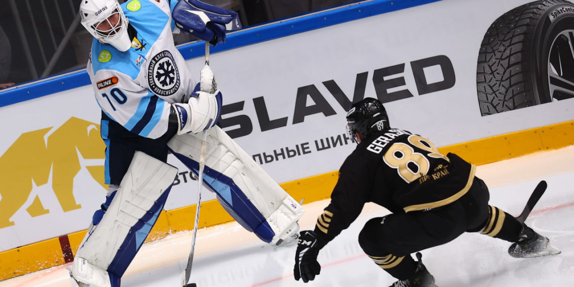 Хоккейная «Сибирь» уступила «Адмиралу» на выезде