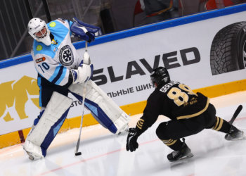 Хоккейная «Сибирь» уступила «Адмиралу» на выезде