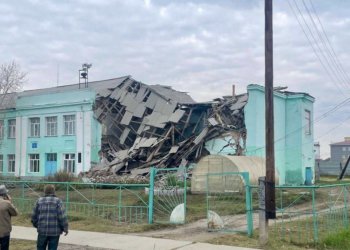Здание школы рухнуло в Татарске Новосибирской области
