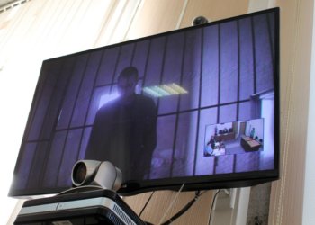 Сотрудник ФСИН останется под стражей по решению суда