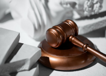 Военного из Новосибирска осудили на 12 лет за организацию 75 закладок с наркотиками