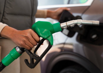 За год — плюс 6 рублей к литру: цены на бензин взлетели в Новосибирске