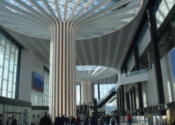 «Мест нет, но вы держитесь»: почему пассажиры платят за ошибки авиакомпаний