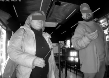 Новосибирец привел маму на разборки в бар, откуда его выставила охрана