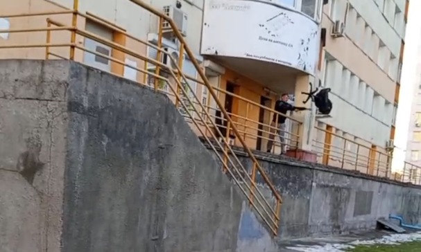 Драка со стулом завершилась проигрышем для новосибирца