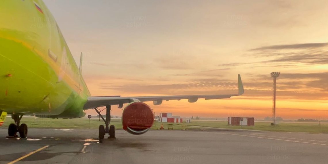 Авиакомпания S7 отказалась взять на борт 10 пассажиров из-за овербукинга