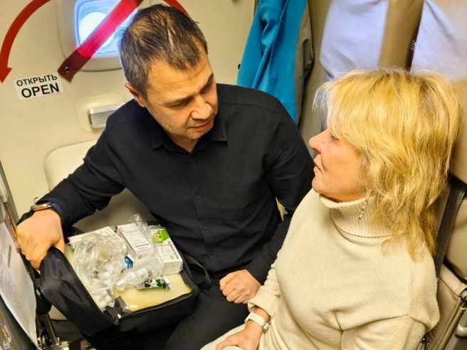 Министр здравоохранения Новосибирской области спас пассажирку во время авиаперелёта