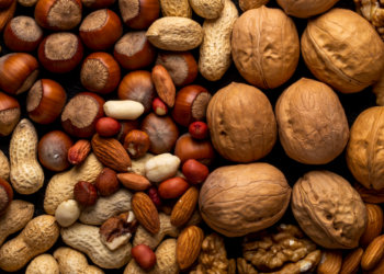 Гастроэнтеролог назвал ежедневную норму орехов для снижения риска деменции