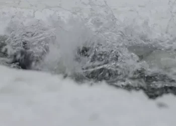 Двое детей погибли, провалившись под лед в Новосибирске