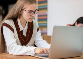 Сбер провел более 70 «Уроков цифры» в Сибири за первую неделю проекта в новом сезоне