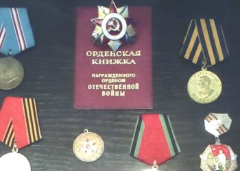 Жительница Новосибирска пыталась переслать за границу советские награды без декларации