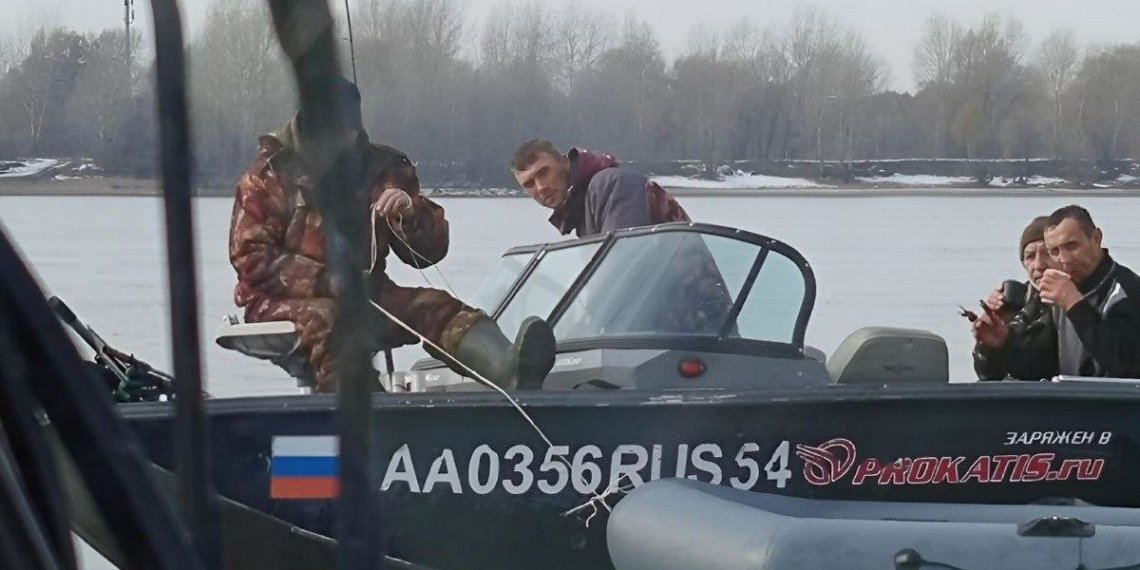 Лодка с рыбаками перевернулась на Оби в Новосибирске