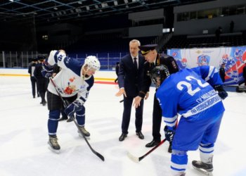 Силовики встали на лёд: открытый турнир МВД России по хоккею стартовал в Новосибирске