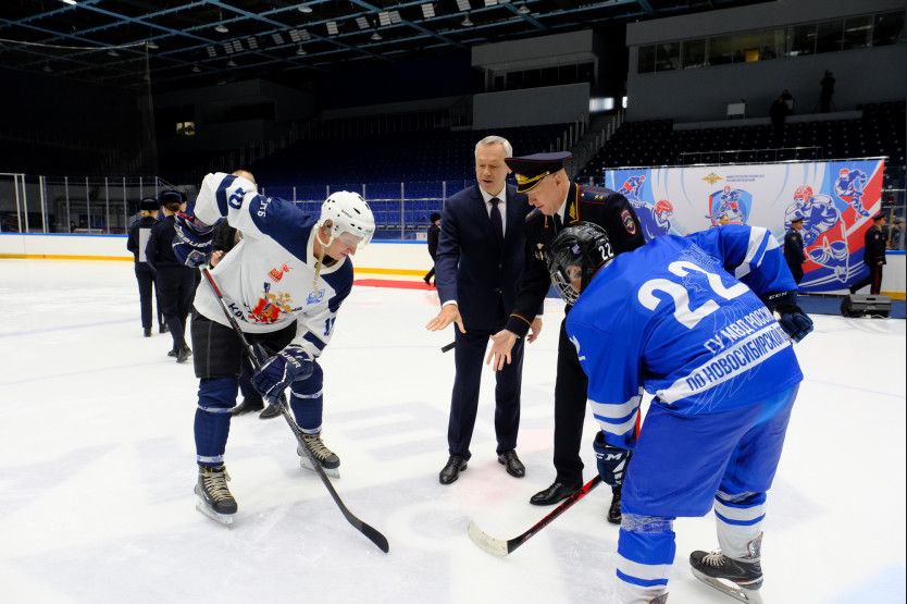 Силовики встали на лёд: открытый турнир МВД России по хоккею стартовал в Новосибирске