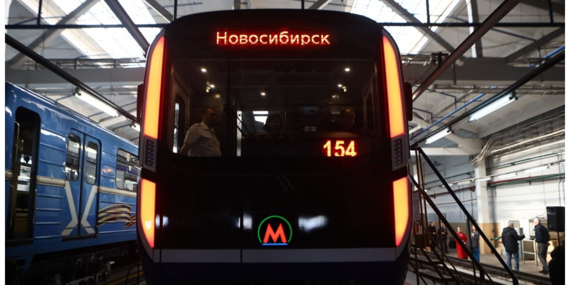 Новейший пятивагонный поезд метро запускают в Новосибирске