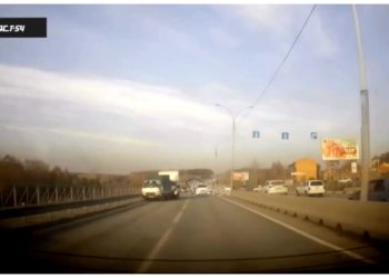 На полной скорости: столкновение двух грузовиков