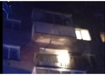 Электрощиток загорелся в квартире в Новосибирске