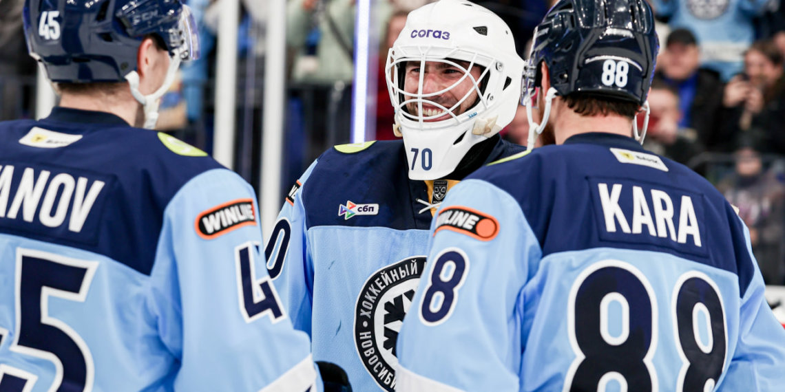 Хоккейная «Сибирь» одержала победу в первом матче при новом главном тренере