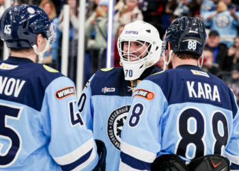 Хоккейная «Сибирь» одержала победу в первом матче при новом главном тренере