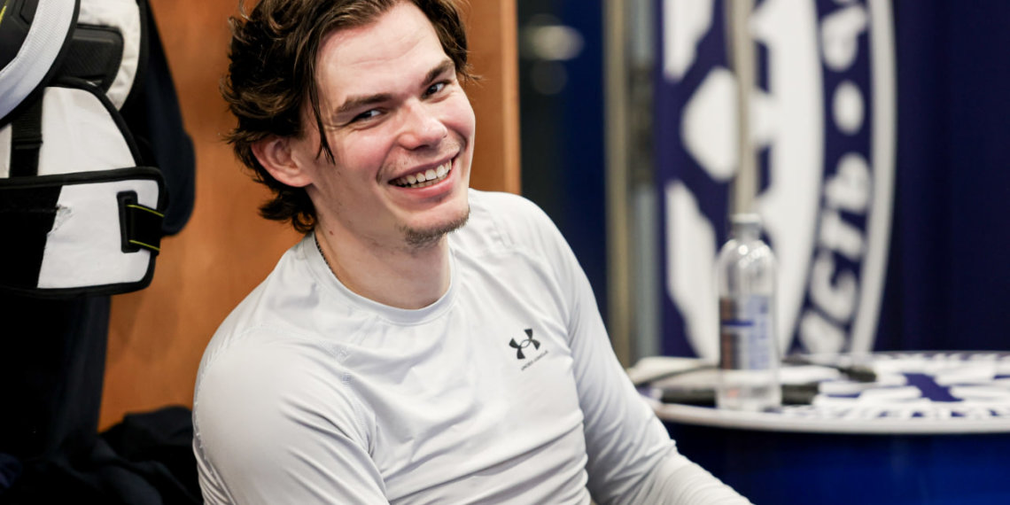 Нападающий Павел Гоголев покинул состав хоккейной «Сибири»