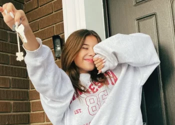 Блогер Милана Хаметова заработала на Youtube 290 миллионов рублей