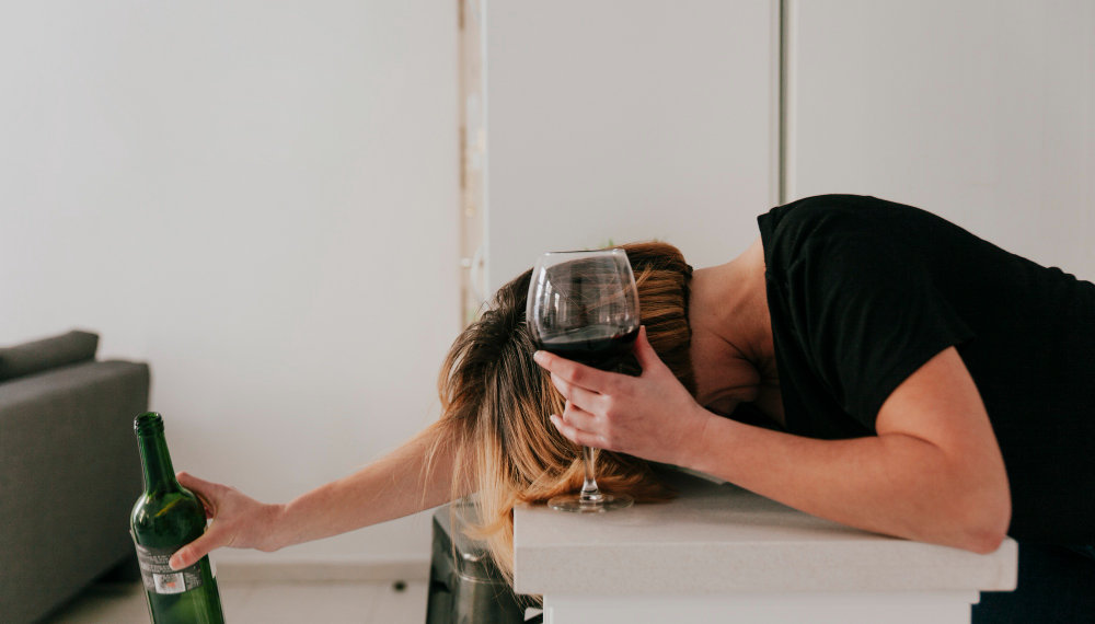 Тревожные цифры: каждый десятый отравившийся алкоголем новосибирец — несовершеннолетний