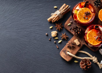 Создаём праздничное настроение: 5 рецептов домашних напитков в преддверии Нового года