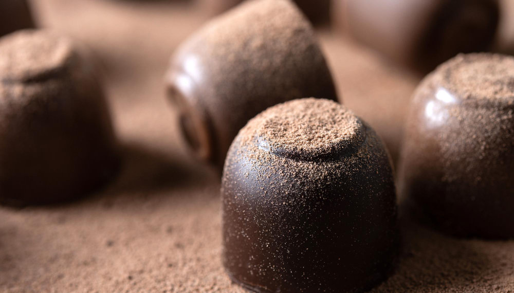 Врач-нарколог объяснил, кому нельзя есть конфеты с ликером