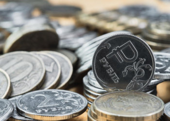 Одежда и обувь в России за три года подорожали на 36% и 59%