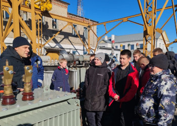 «Россети Новосибирск» открывают школьникам двери в мир энергетики