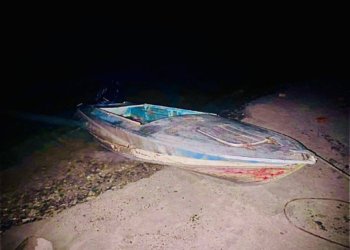 Прокуратура вмешалась в дело о крушении лодки под Новосибирском: ведется поиск двух пропавших