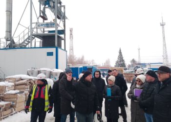 Депутаты проконтролировали ход строительства ГЧП-поликлиники на Виктора Уса в Новосибирске