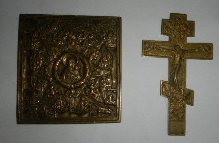 Старинную икону и киотный крест пытался вывезти россиянин в Турцию из Новосибирска