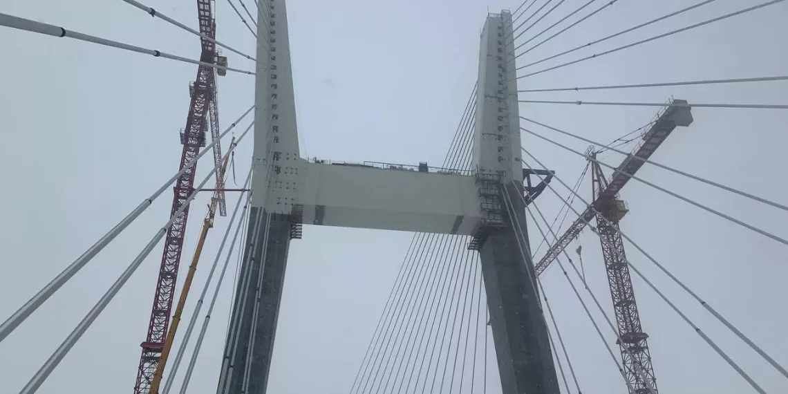 Движение по новому мосту откроют в декабре 2025 года в Новосибирске