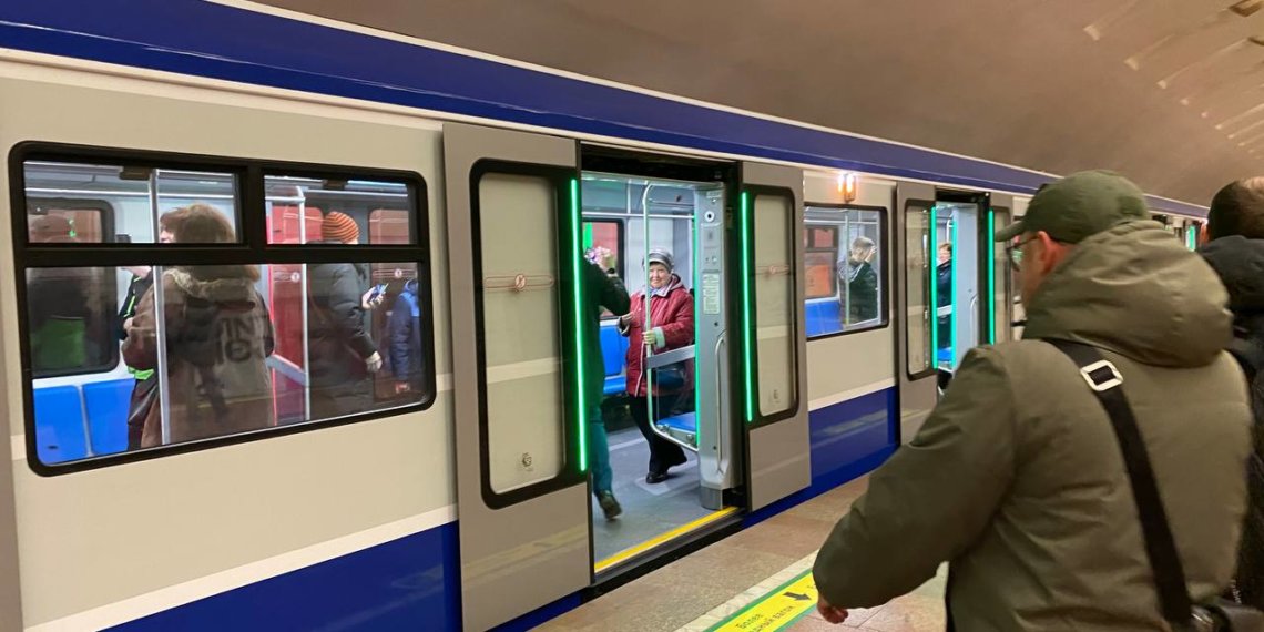 Парк Новосибирского метро пополнился пятью современными поездами «Ермак»